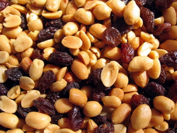 Nuts Peanuts & Raisins 450g